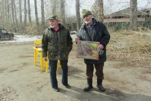 Г.З.Насыров вручает В.Т.Ситникову приз памяти А.М.Фролова.